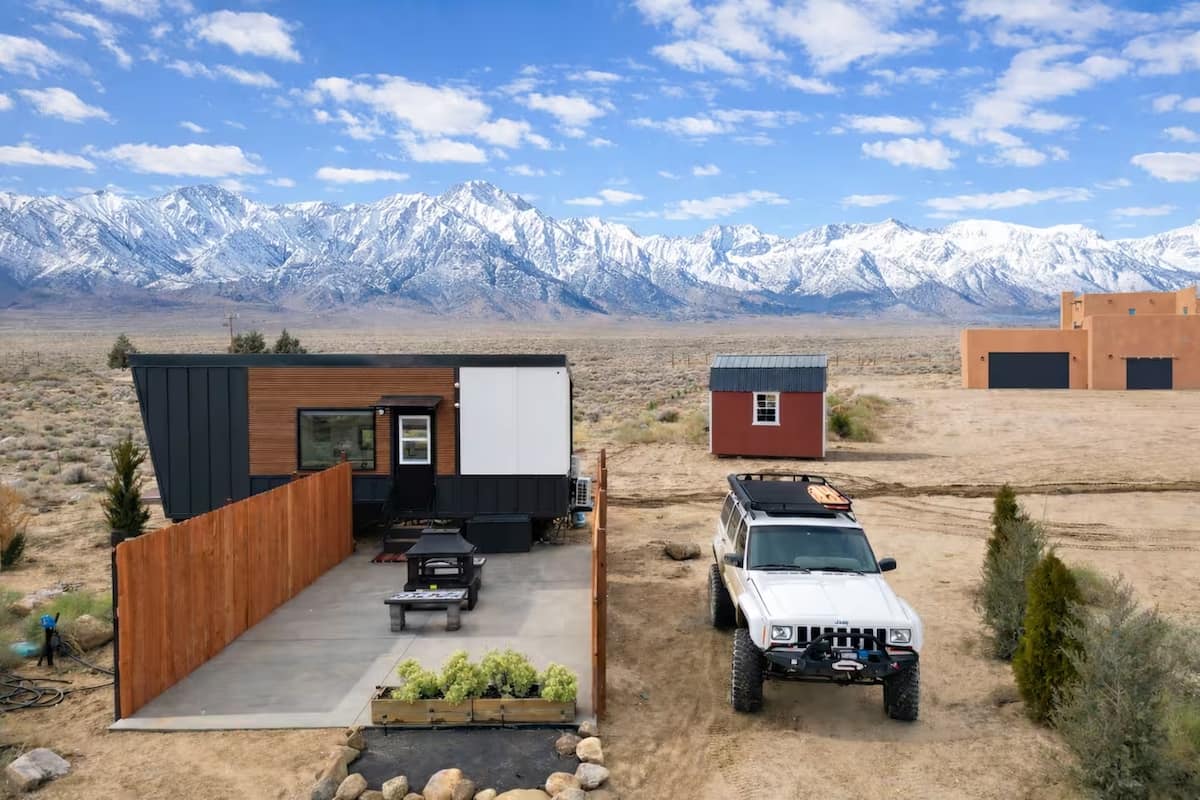 Private Fenced Patio & Outdoor Fire Grill