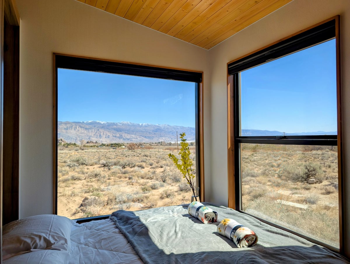 Queen Murphy Bed & Stargazing Windows